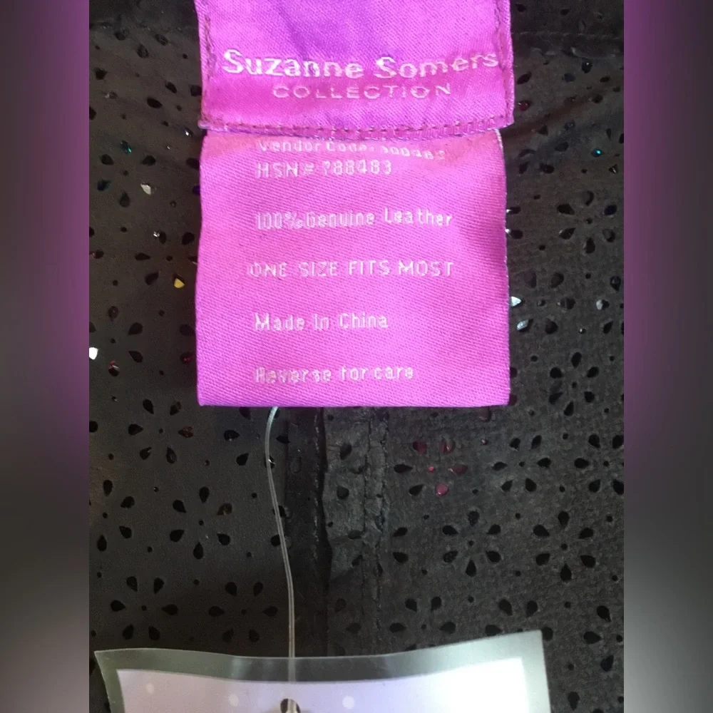 💖🌸 See new listing 🌺💜 Suzanne Somers Black Laser Cut Leather Cape Poncho - Picture 10 of 15